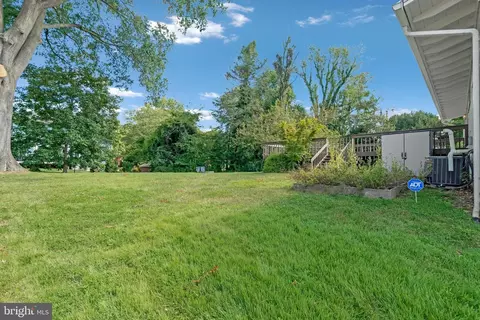 Exterior - 6926 Tyndale St, Mclean, VA 22101 photo 5 of 7