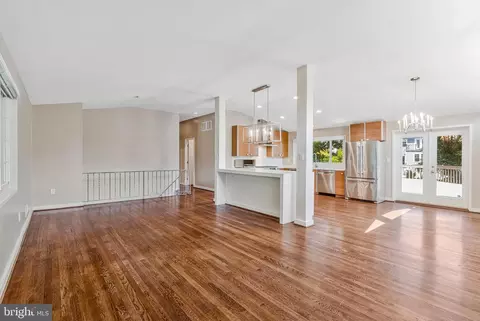 Living - 6926 Tyndale St, Mclean, VA 22101 photo 3 of 7