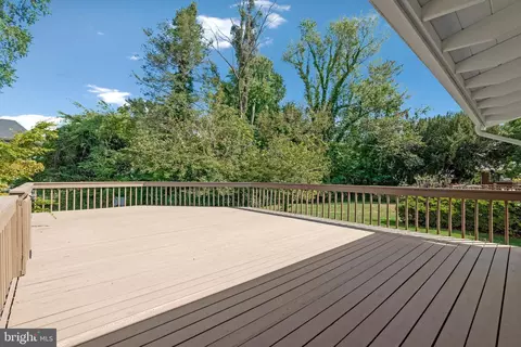 Exterior - 6926 Tyndale St, Mclean, VA 22101 photo 3 of 7