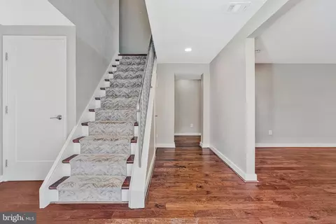 Entry Way - 6926 Tyndale St, Mclean, VA 22101 photo 4 of 4