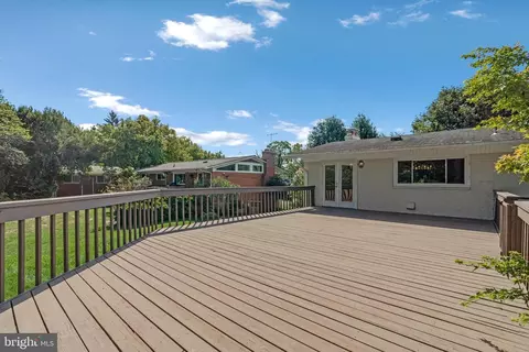 Exterior - 6926 Tyndale St, Mclean, VA 22101 photo 4 of 7