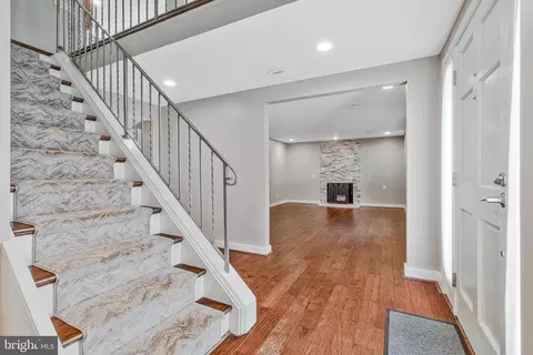 Entry Way - 6926 Tyndale St, Mclean, VA 22101 photo 3 of 4