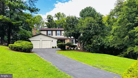 1140 Riva Ridge Dr, Great Falls, VA 22066