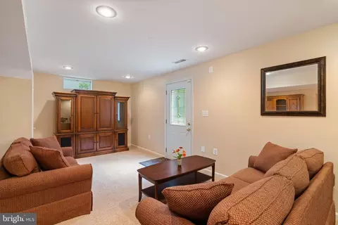 Living - 12517 Easter Ln, Fairfax, VA 22030 photo 3 of 3