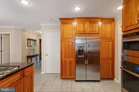 Kitchen - 12517 Easter Ln, Fairfax, VA 22030 photo 2 of 7