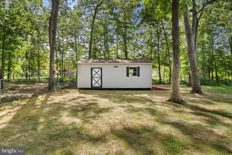 Exterior - 12517 Easter Ln, Fairfax, VA 22030 photo 14 of 17