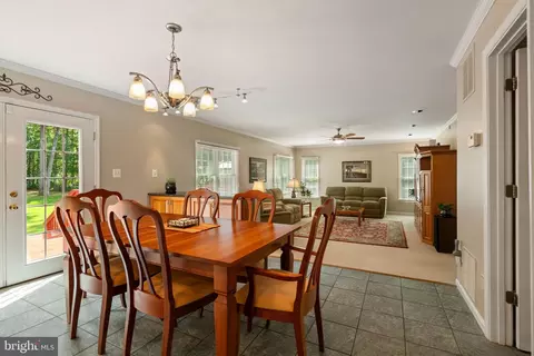 Dining - 12517 Easter Ln, Fairfax, VA 22030 photo 4 of 4