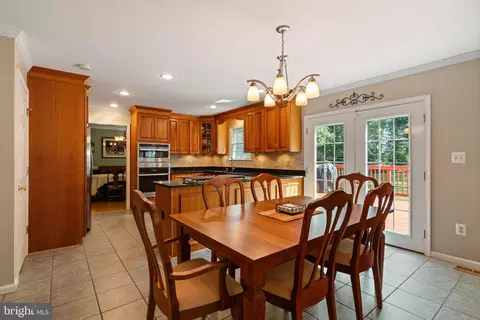 Dining - 12517 Easter Ln, Fairfax, VA 22030 photo 3 of 4