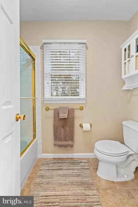 Bath - 12517 Easter Ln, Fairfax, VA 22030 photo 7 of 8
