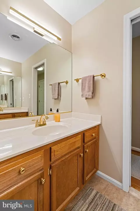 Bath - 12517 Easter Ln, Fairfax, VA 22030 photo 6 of 8