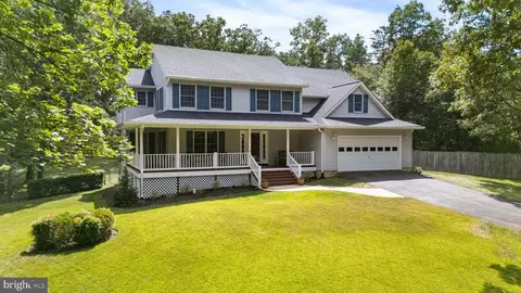 12517 Easter Ln, Fairfax, VA 22030