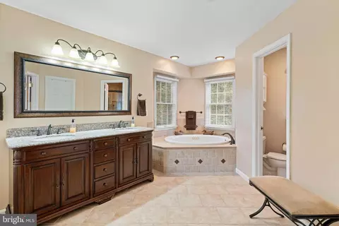 Bath - 12517 Easter Ln, Fairfax, VA 22030 photo 2 of 8