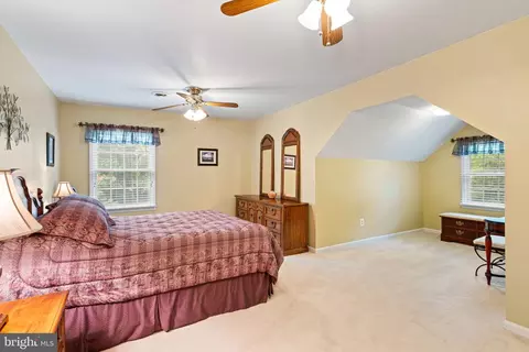 Bedroom - 12517 Easter Ln, Fairfax, VA 22030 photo 6 of 8