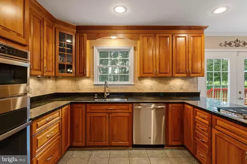Kitchen - 12517 Easter Ln, Fairfax, VA 22030 photo 3 of 7