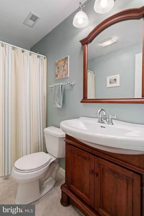 Bath - 12517 Easter Ln, Fairfax, VA 22030 photo 8 of 8