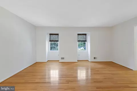Living - 8710 Whitson Ct, Springfield, VA 22153 photo 3 of 7