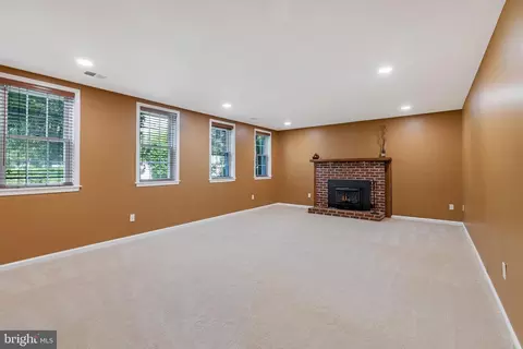 Living - 8710 Whitson Ct, Springfield, VA 22153 photo 7 of 7