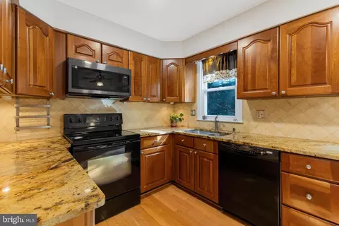 Kitchen - 8710 Whitson Ct, Springfield, VA 22153 photo 4 of 4
