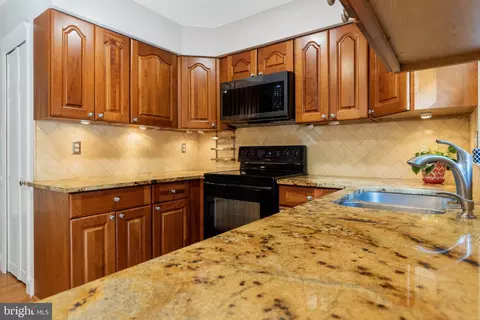 Kitchen - 8710 Whitson Ct, Springfield, VA 22153 photo 3 of 4