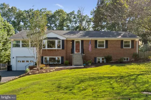 4221 Laurel Rd, Alexandria, VA 22309