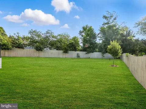 Exterior - 1623 Dempsey St, Mclean, VA 22101 photo 4 of 7