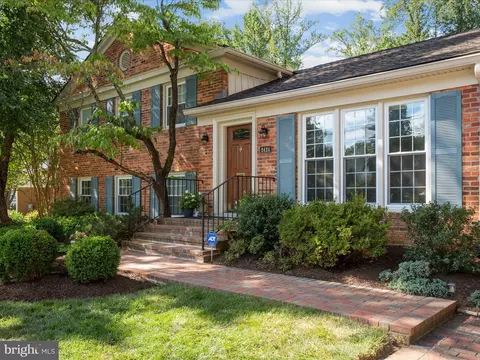 2424 Claremont Dr, Falls Church, VA 22043