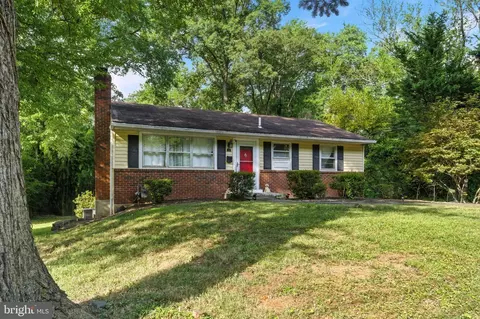920 Cottage St SW, Vienna, VA 22180