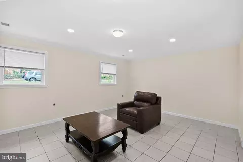Living - 6313 Bardu Ave, Springfield, VA 22152 photo 6 of 6