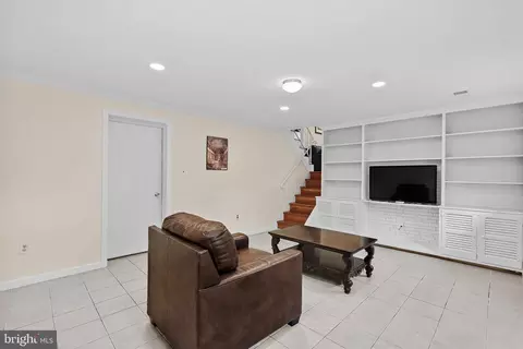Living - 6313 Bardu Ave, Springfield, VA 22152 photo 4 of 6
