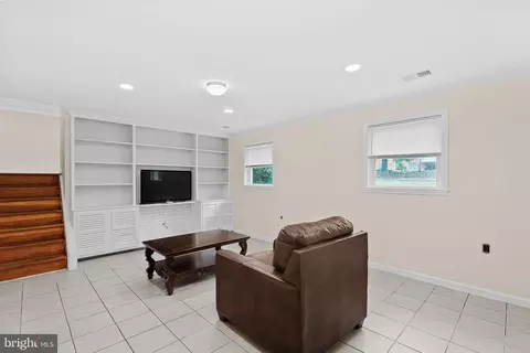 Living - 6313 Bardu Ave, Springfield, VA 22152 photo 3 of 6