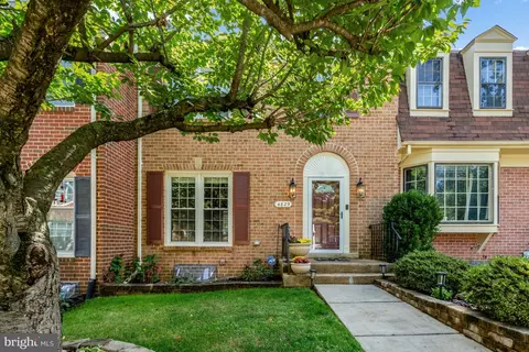 4829 Carriagepark Rd, Fairfax, VA 22032