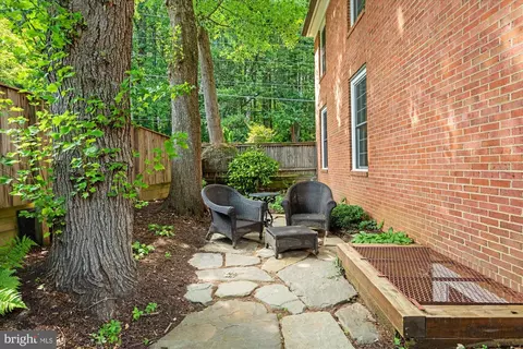 Exterior - 7287 Evans Mill Rd, Mclean, VA 22101 photo 4 of 5
