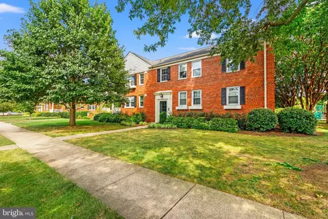 6507 10th St #B1, Alexandria, VA 22307