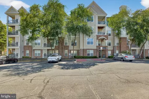 3021 Nicosh Cir #1108, Falls Church, VA 22042