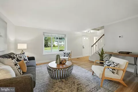 Living - 12817 Framingham Ct, Herndon, VA 20171 photo 2 of 4