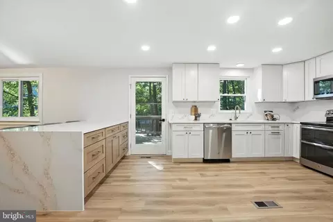 Kitchen - 12817 Framingham Ct, Herndon, VA 20171 photo 1 of 6