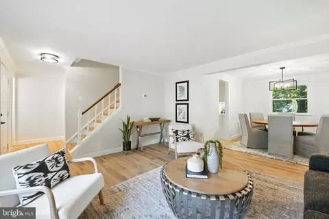 Living - 12817 Framingham Ct, Herndon, VA 20171 photo 3 of 4