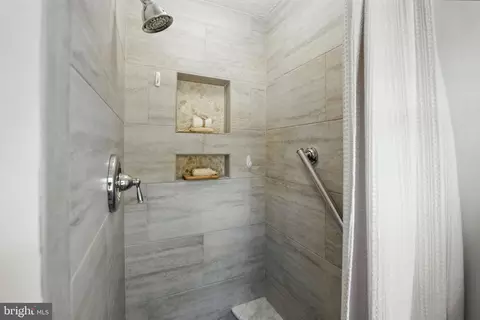 Bath - 12817 Framingham Ct, Herndon, VA 20171 photo 3 of 5
