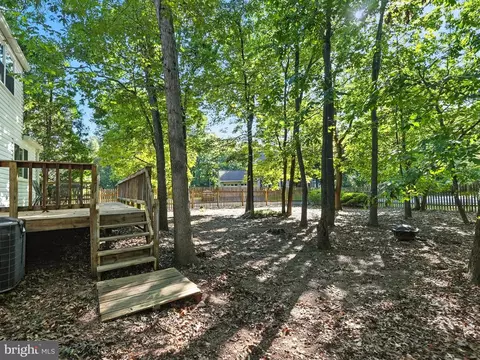 Exterior - 12817 Framingham Ct, Herndon, VA 20171 photo 4 of 6