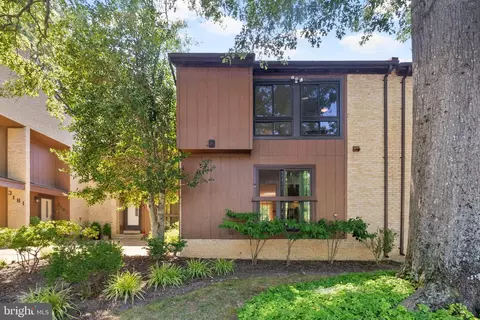 3187 Readsborough Ct, Fairfax, VA 22031