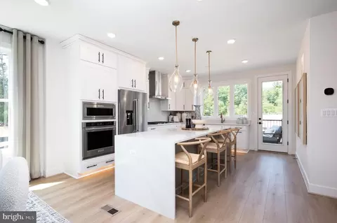 1641 Fellowship Sq, Reston, VA 20190