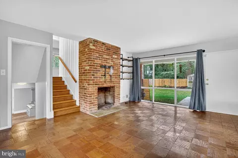 Living - 7319 Leesville Blvd, Springfield, VA 22151 photo 2 of 2
