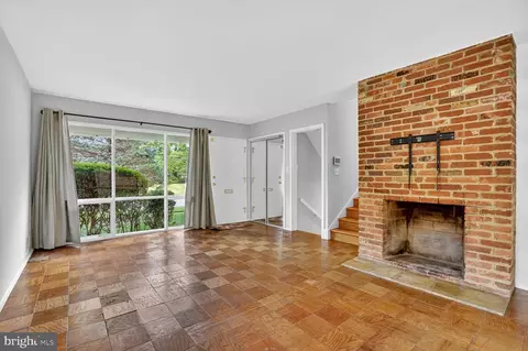 Living - 7319 Leesville Blvd, Springfield, VA 22151 photo 1 of 2
