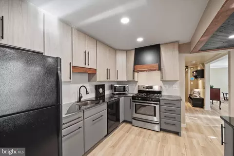 8121 Truro Ct, Springfield, VA 22152 photo 6