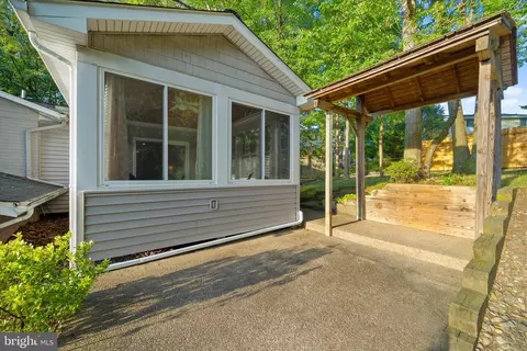 8121 Truro Ct, Springfield, VA 22152 photo 32