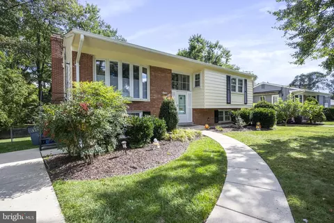 2415 Jackson Pkwy, Vienna, VA 22180