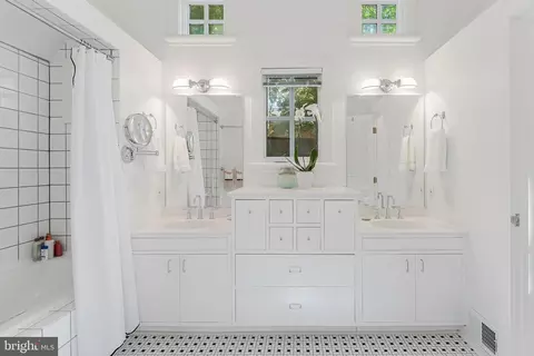 Bath - 1939 Virginia Ave, Mclean, VA 22101 photo 2 of 5