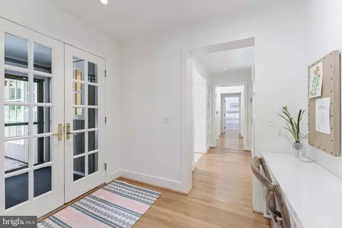 Entry Way - 1939 Virginia Ave, Mclean, VA 22101 photo 8 of 21