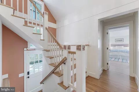 Entry Way - 1939 Virginia Ave, Mclean, VA 22101 photo 14 of 21