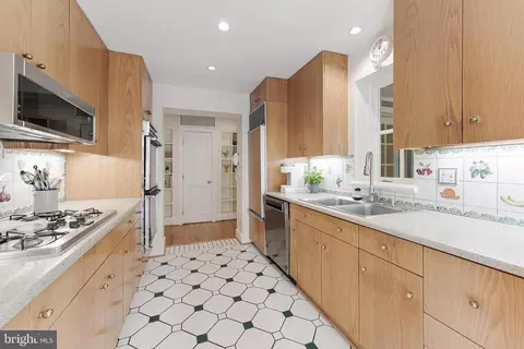 Kitchen - 1939 Virginia Ave, Mclean, VA 22101 photo 3 of 7